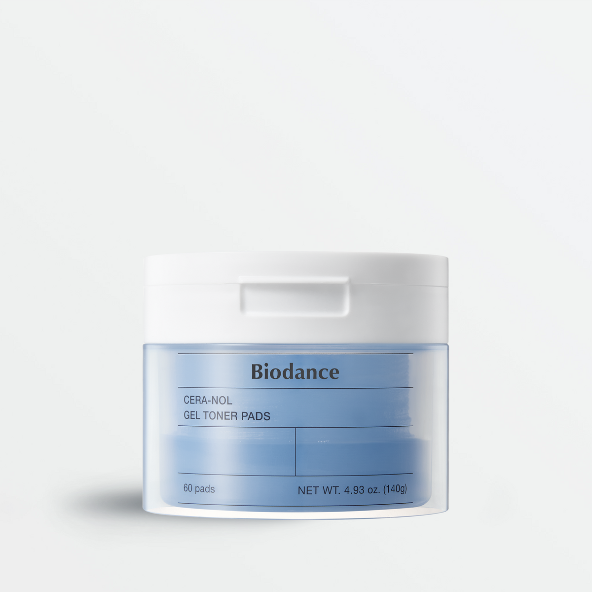 Biodance Blue Toner Pads dalam jar biru transparan dengan pads bertekstur lembut untuk kulit kering.