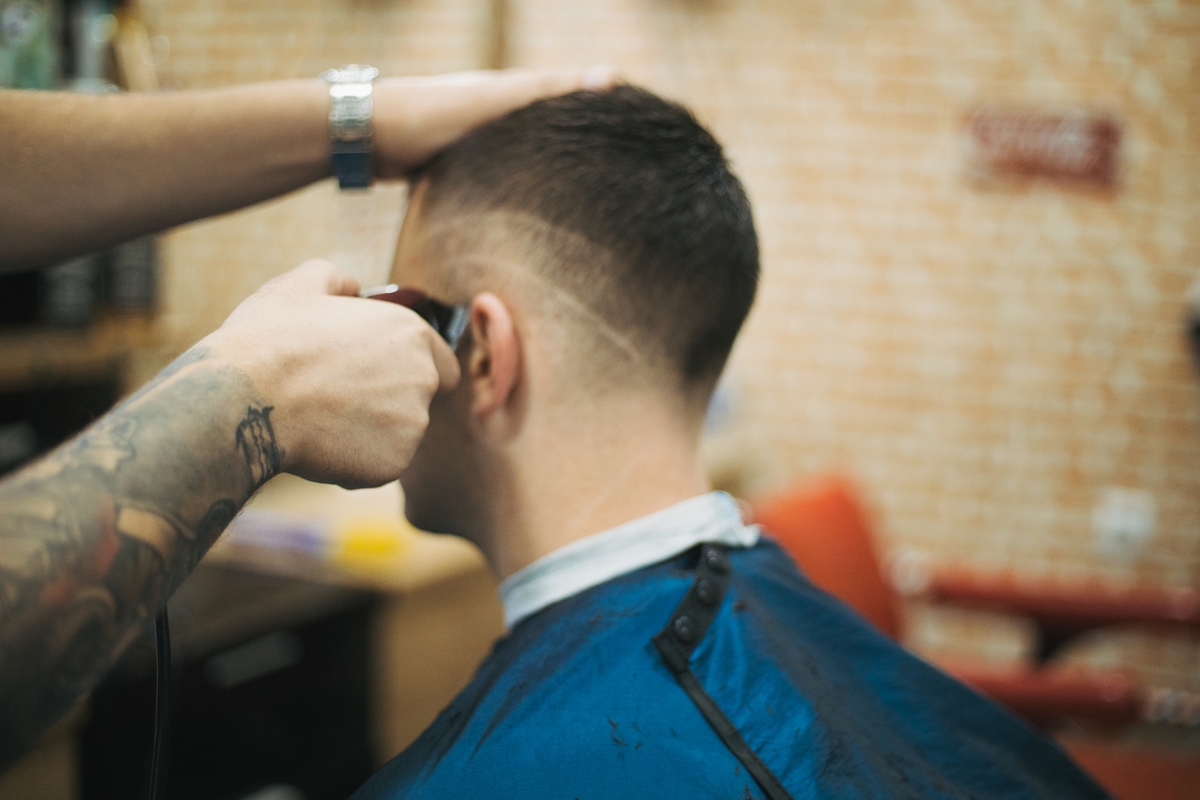 Mau Buzz Cut? Ini 6 Variasi Keren yang Bisa Cowok Pilih!