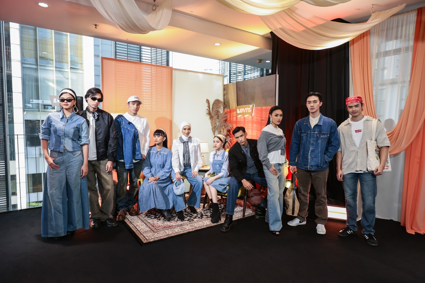Levi’s® Rilis Koleksi Raya 2026, Andalkan Gaya Layering yang Modis dan Sopan!