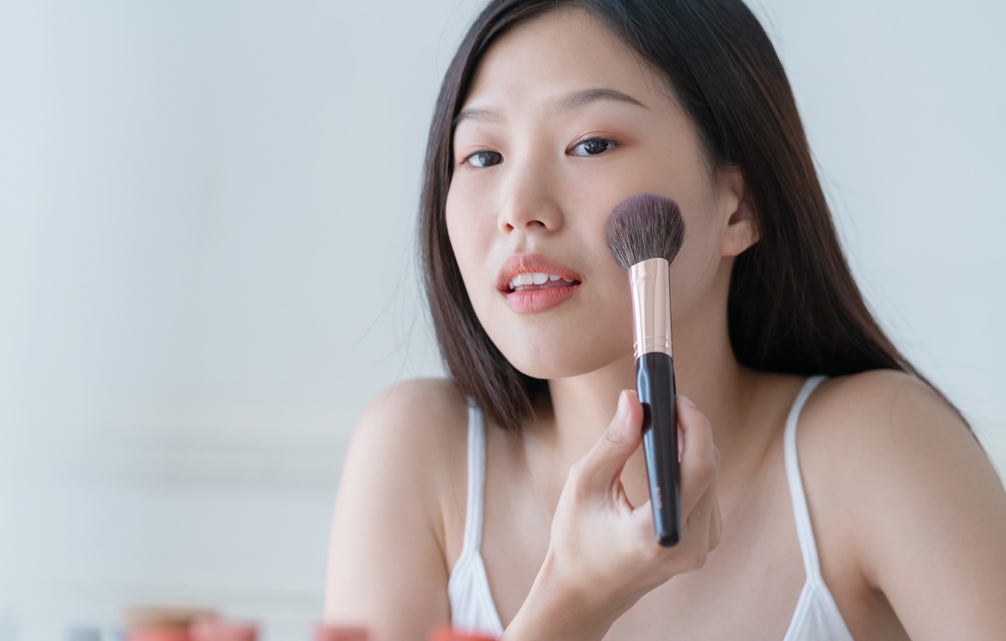 Mencoba Tren Anti-Blush. Apakah Cocok di Kulit Light Medium?