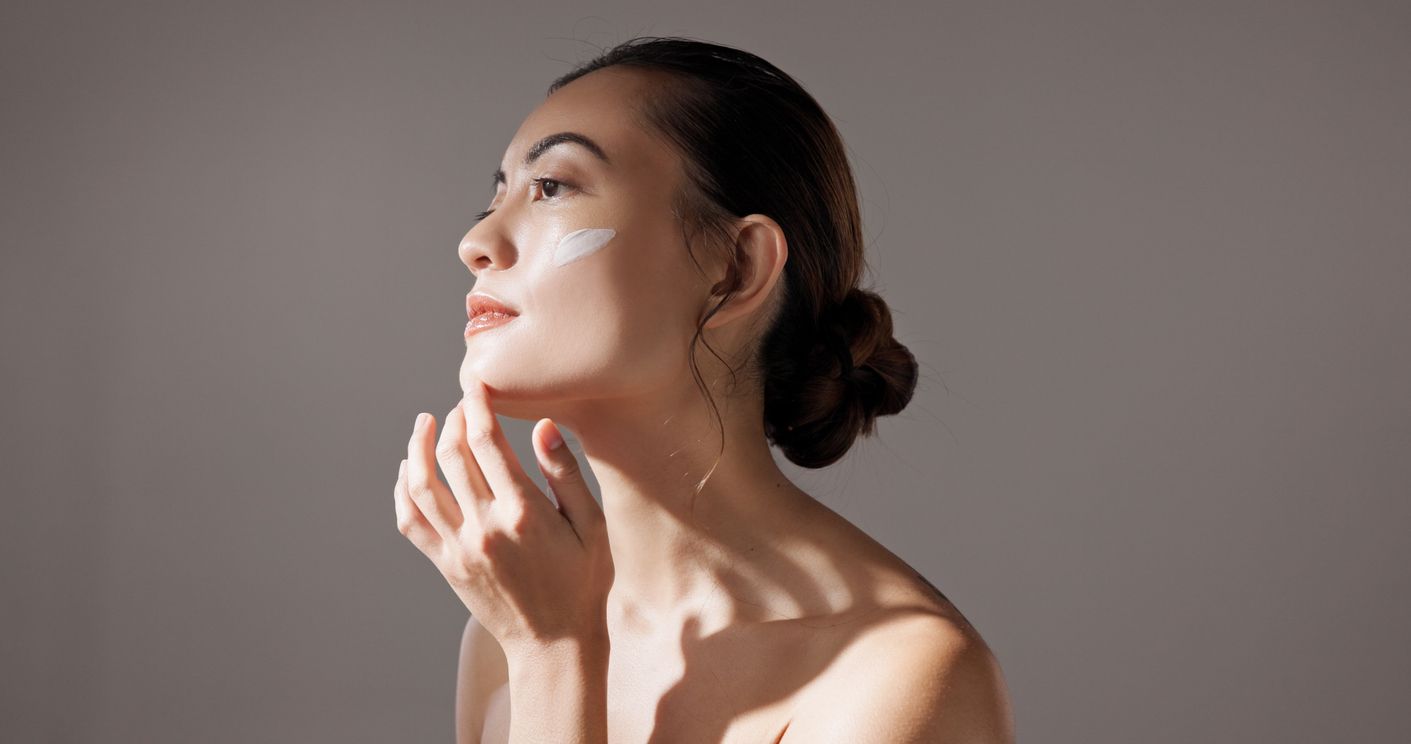 Lagi Breakout? Ini Alasan Physical Sunscreen SPF 30 Sering Jadi Pilihan untuk Kulit Acne Prone!