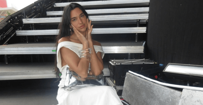 Dua Lipa Tampil Memakai Havaianas dalam Photo Dump yang Merayakan Rio de Janeiro!