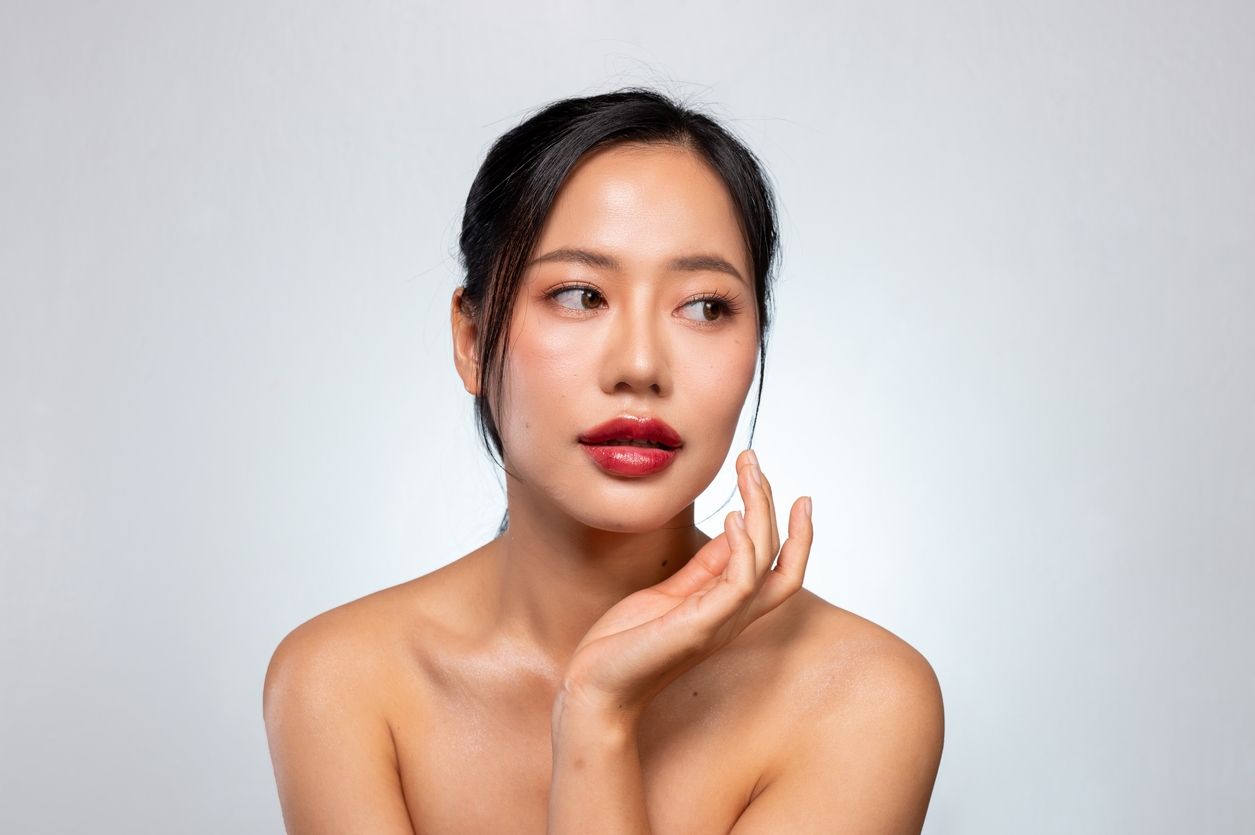 Tampil Stand Out saat Natal, Intip 5 Rekomendasi Lipstik Merah dari Brand Lokal!