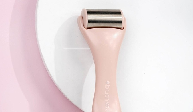 Ice Roller & Apple Cider Vinegar: Rahasia Anti-Bloated Saat Traveling?