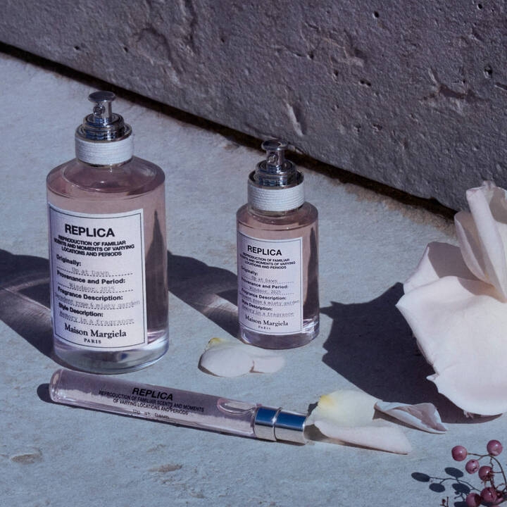 Maison Margiela Replica Up at Dawn, Parfum Rose untuk Pencinta Woody
