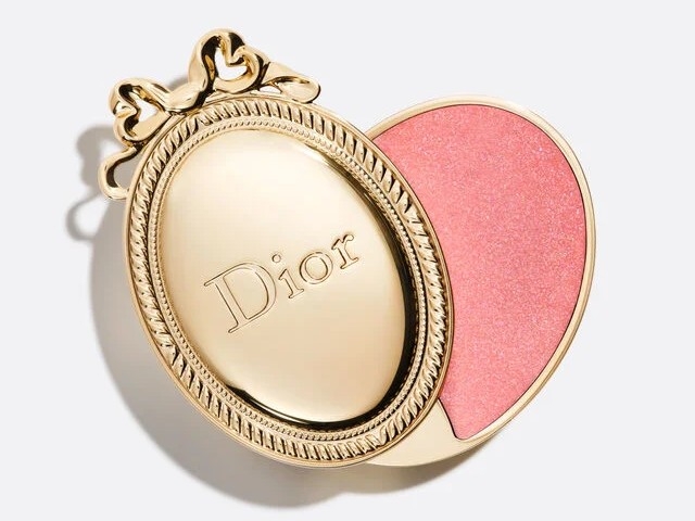 Dior Médaillon Lip Balm, Bisa Jadi Aksesori Handphone yang Dipakai untuk Touch Up Bibir