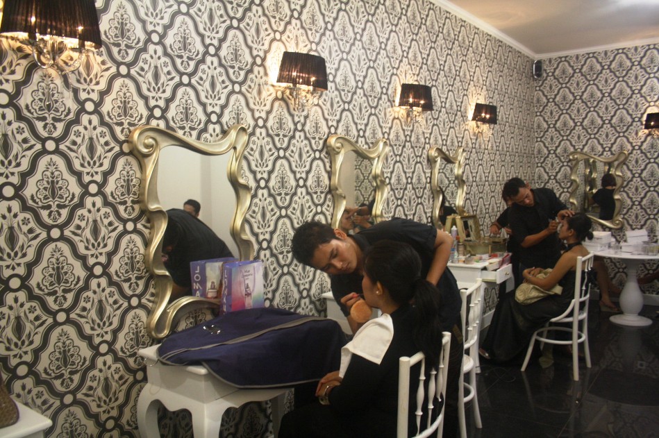 Female Daily Editorial Pamper Yourself Like A Queen In Lux Beauty Lounge