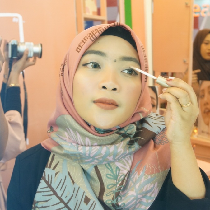 Female Daily Editorial Eyeshadow Glitter dari Brand Lokal yang Cocok