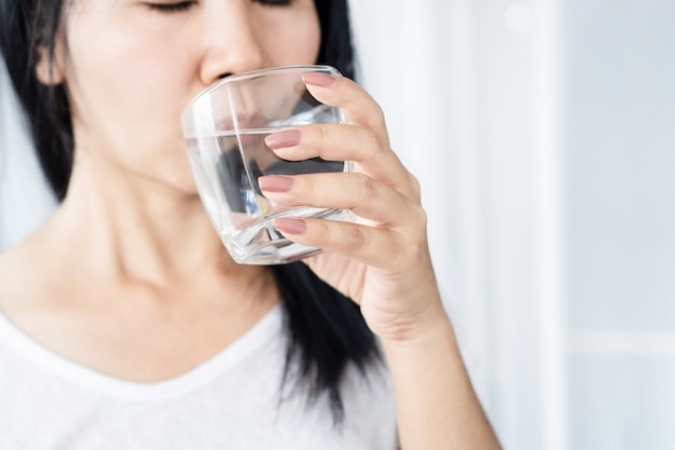 minum air cukup turun berat badan