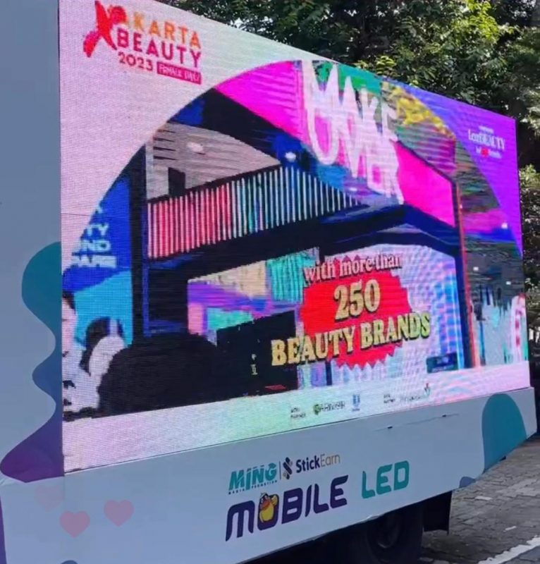 female daily moving advertising