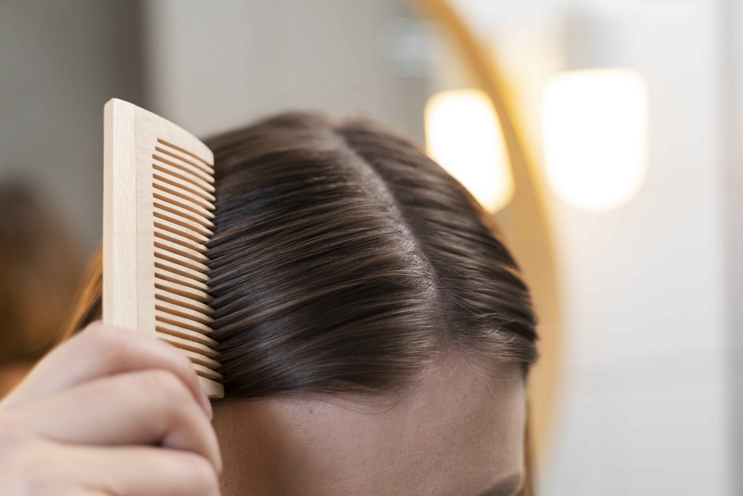 merawat kulit kepala dengan scalp training