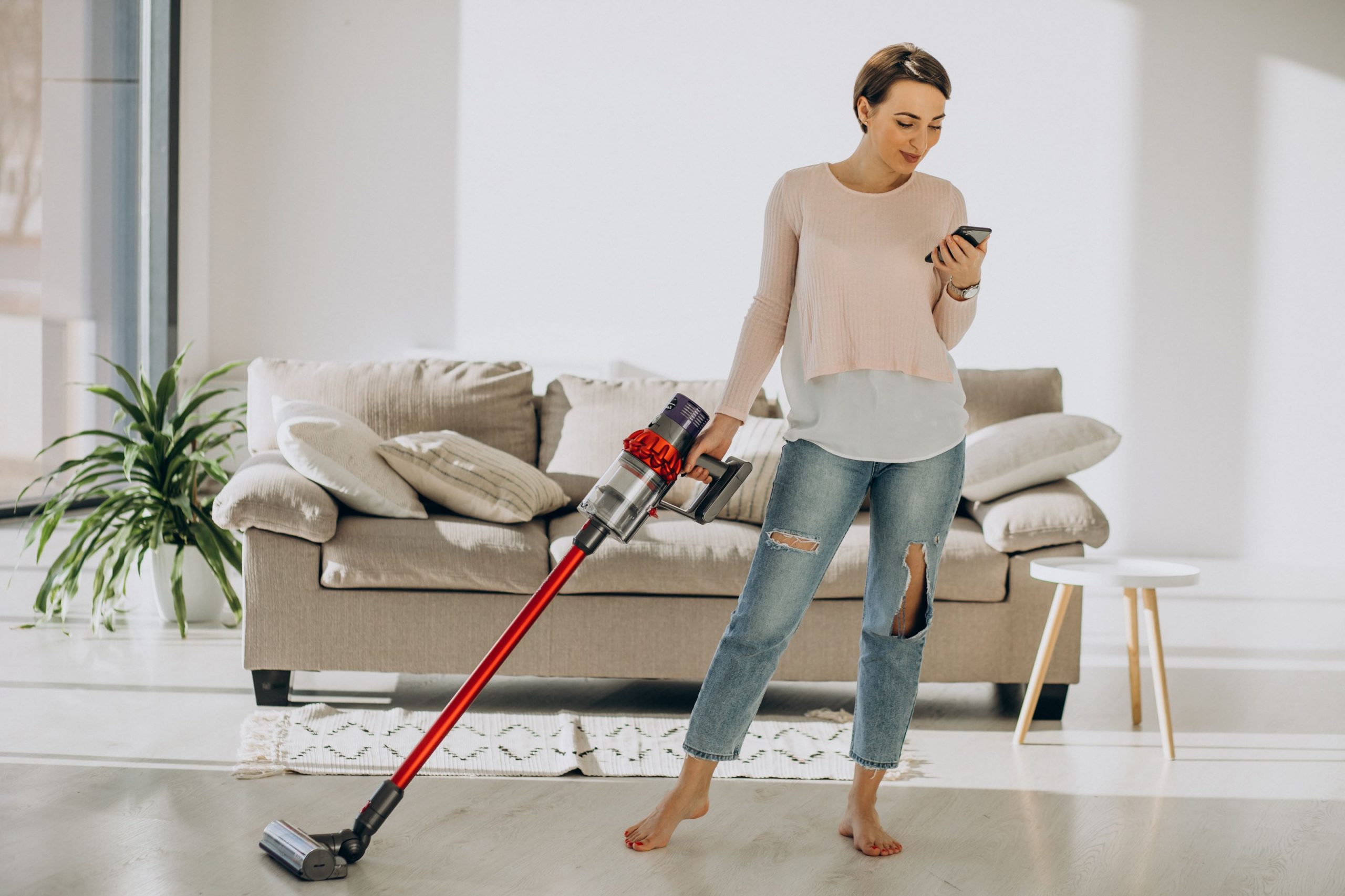 Female Daily Editorial 4 Cordless Vacuum Cleaner yang Bikin Bersih