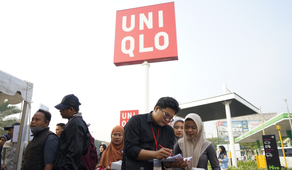 UNIQLO donasi pakaian