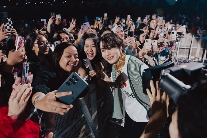 j-hope dan lucky army jakarta