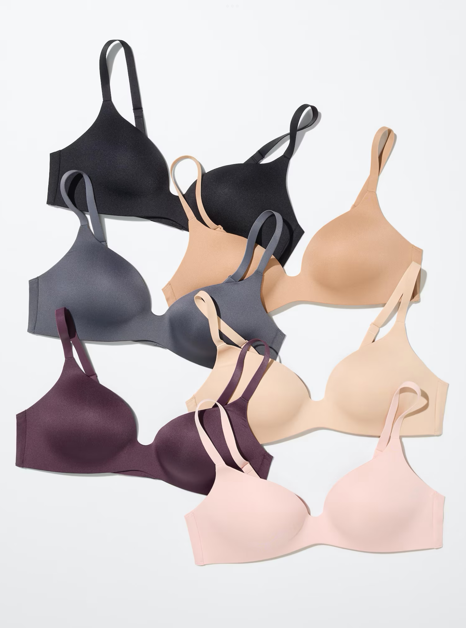 Uniqlo 3D Hold Wireless seamless bra warna nude dengan molded cup dan strap tipis untuk daily wear