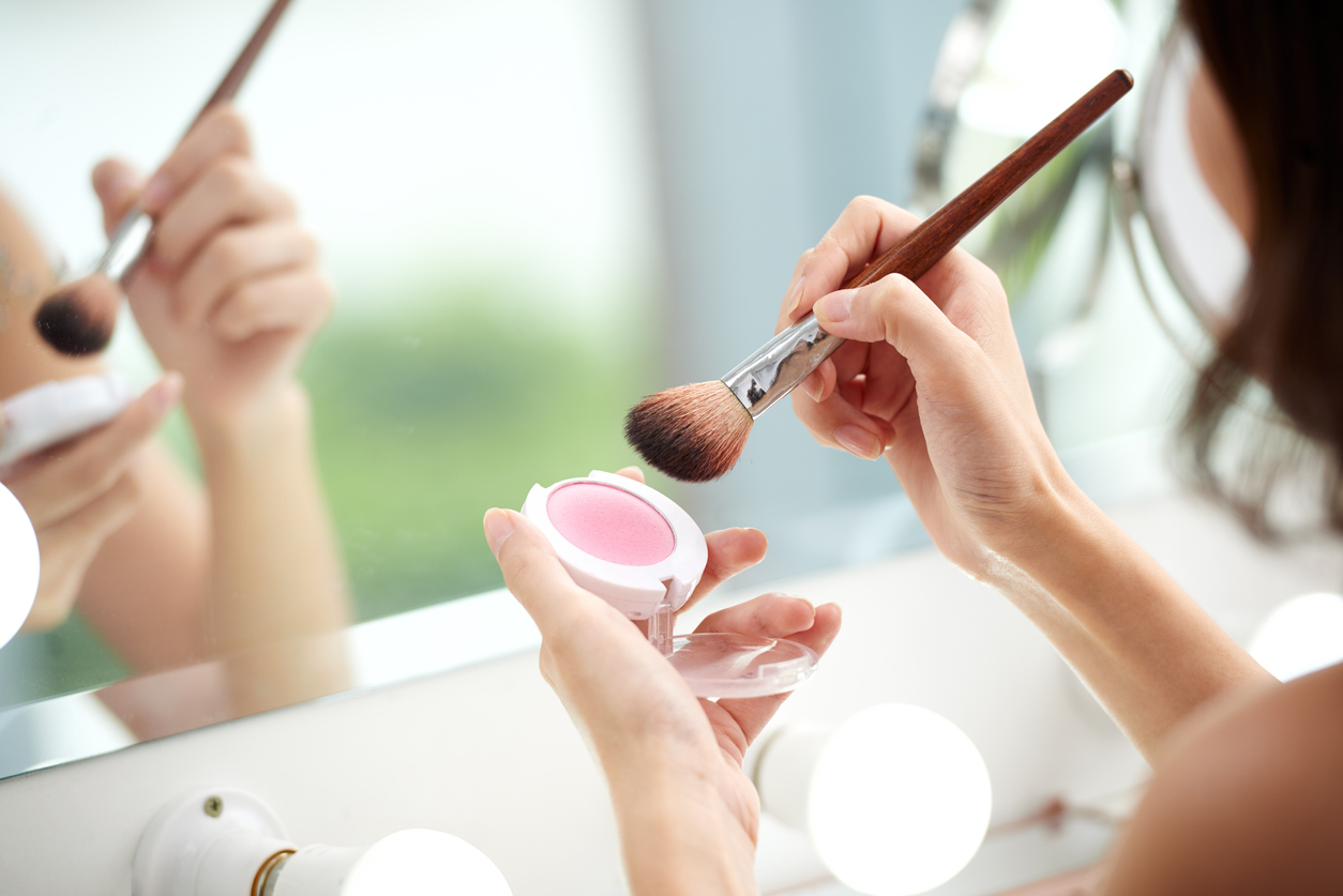 3 Blush On Favorit yang Selalu Jadi Andalan di Makeup Bag